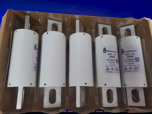 M8 Baut Seri HEV Sekering DC1000V Serat Otomotif Sekering 600A Arus Tinggi Sekering