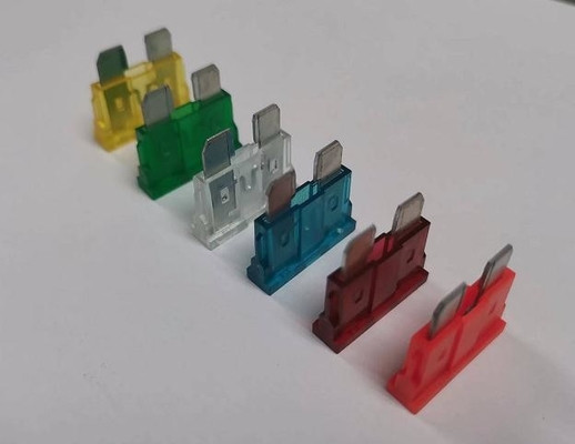 DC32V 1A Black Automotive Blade Fuse Berlaku Untuk Perlindungan Cabang Internal