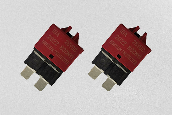 Sekering Blade Pemutus Sirkuit Merah yang Dapat Disetel Ulang 28VDC 5A Nilai Arus