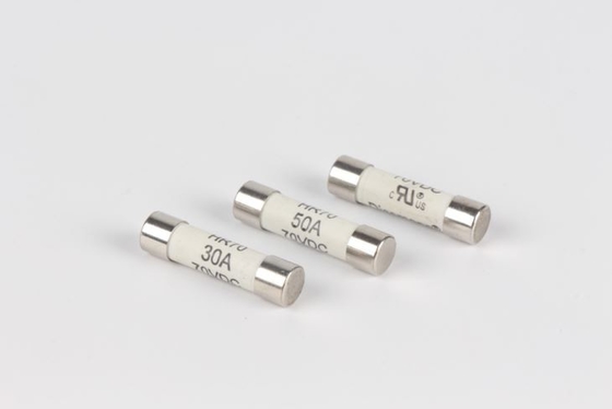 HR70 5G Komunikasi Semikonduktor Sekering 2.5KA 70VDC Interrupting
