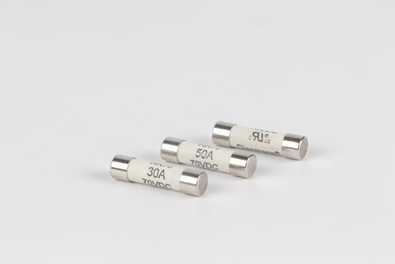 HR70 5G Komunikasi Semikonduktor Sekering 2.5KA 70VDC Interrupting