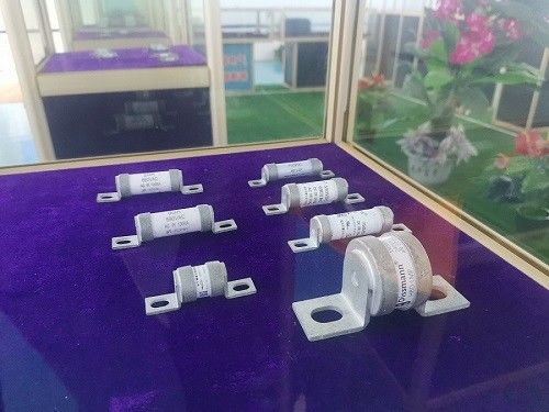 Sekering Keramik Hybrid EV DC20KA DC750V Pengganti Bersertifikat UL